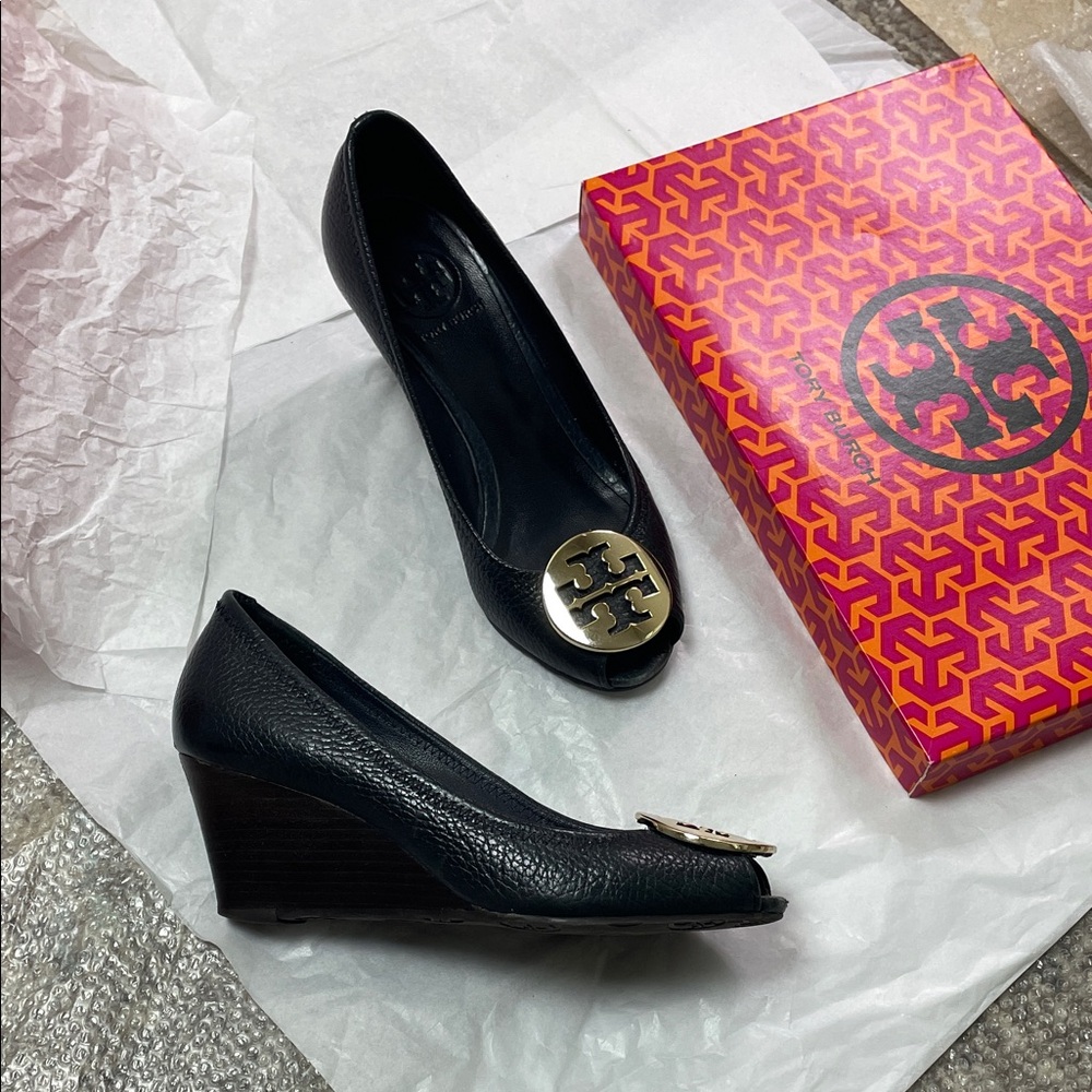 Tory Burch Navy Wedge Shoes Sally Gold emblem peeptoe